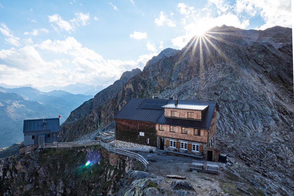 Die Hildesheimer Hütte im Sonnenuntergang